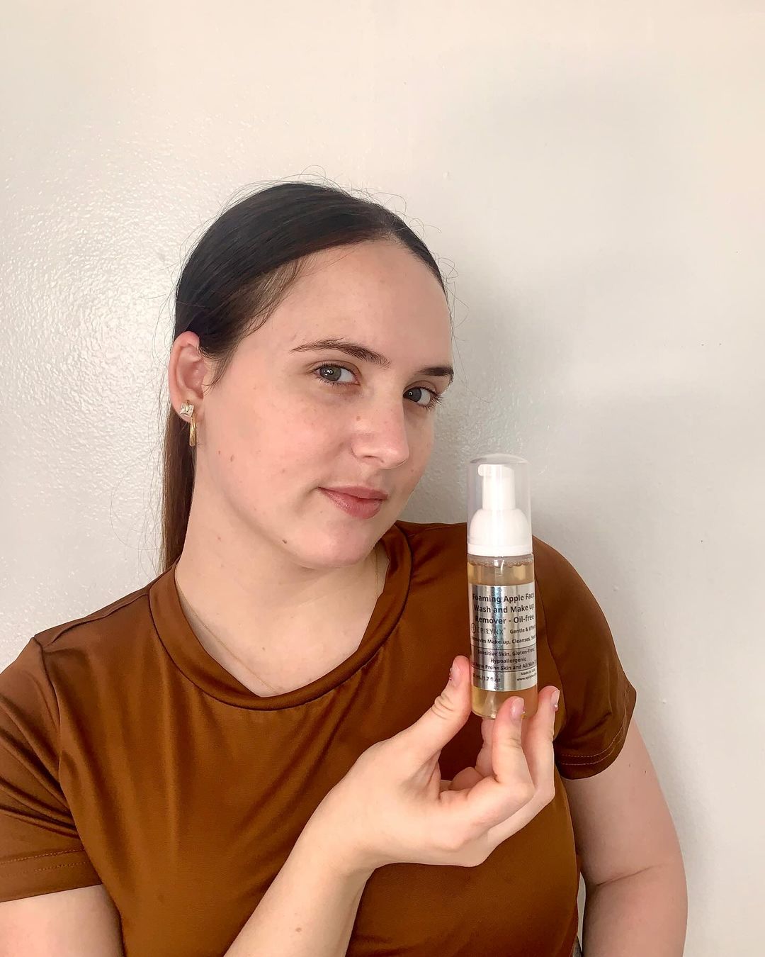 Gentle Foaming Facial Cleanser – Aloe, Apple & Ashwagandha for All Skin Types - Trending Wellness Store