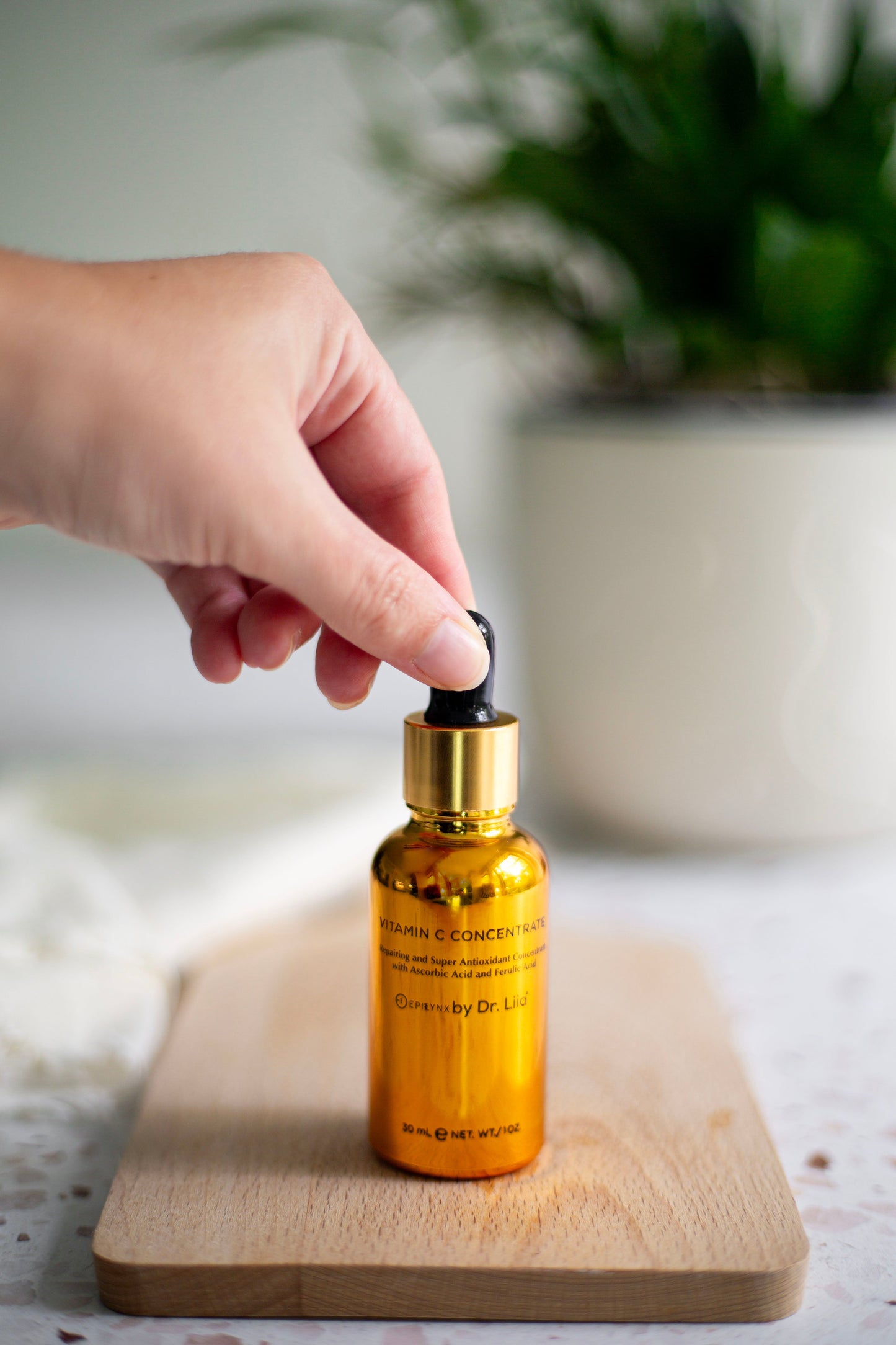 Brightening Vitamin C Glow Serum for Sensitive & Dry Skin – Vegan, Gluten-Free, Anti-Aging, Fragrance-Free - Trending Wellness Store