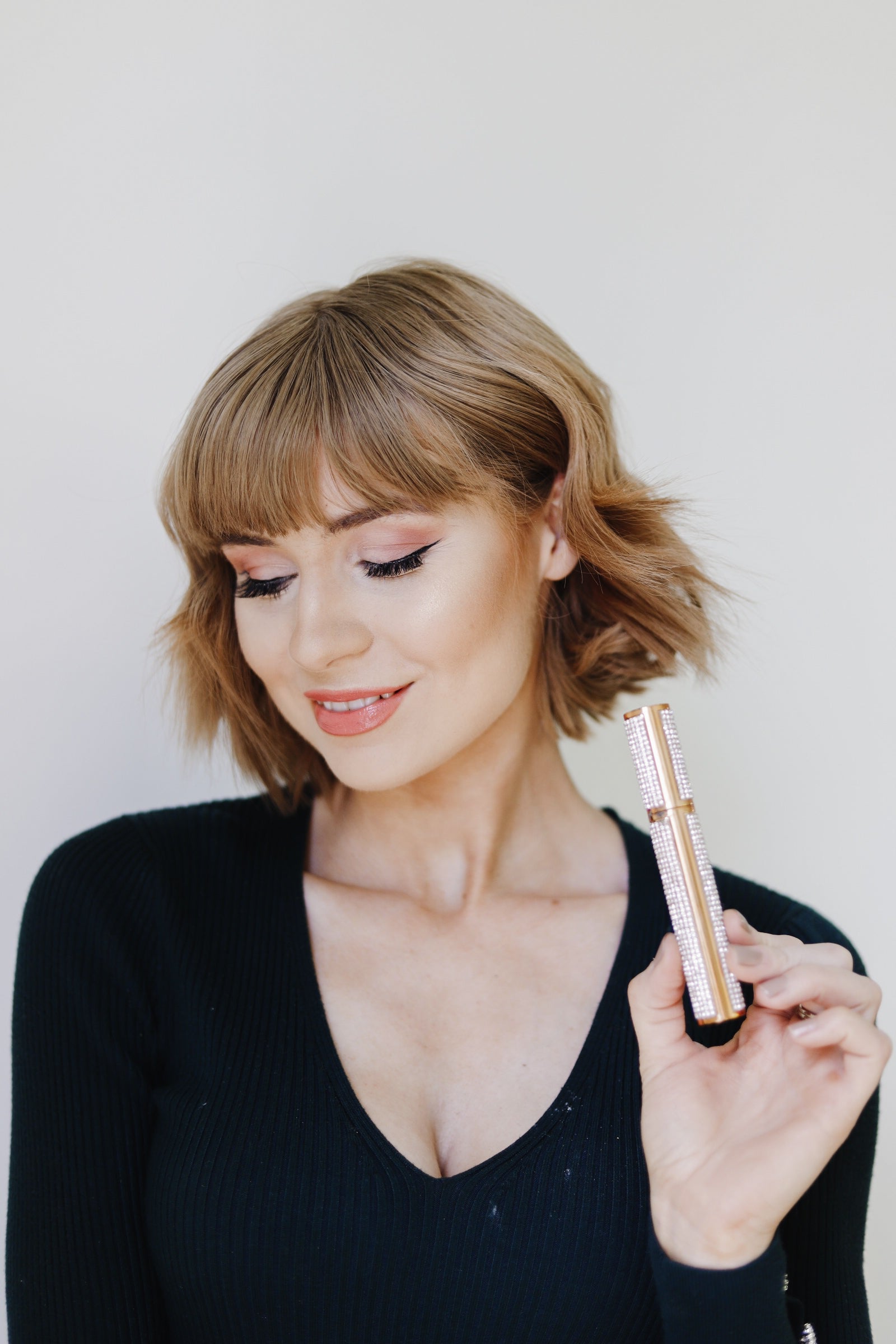 Mega Volume Vegan Mascara Black and Blue – Smudge-Proof with Handmade Diamond Case - Trending Wellness Store