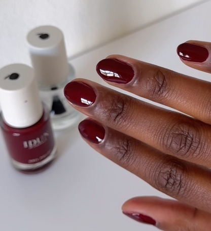 NAIL POLISH